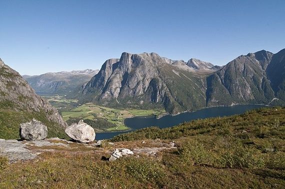 Eresfjord-RÃ¸ndÃ¸lskaret.jpg