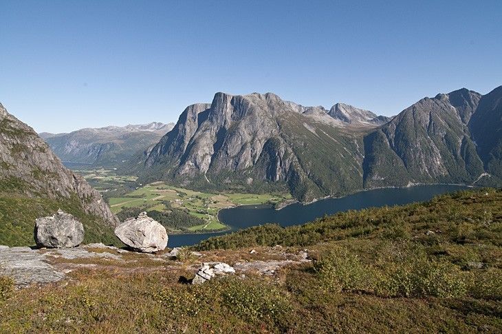 Eresfjord-RÃ¸ndÃ¸lskaret.jpg