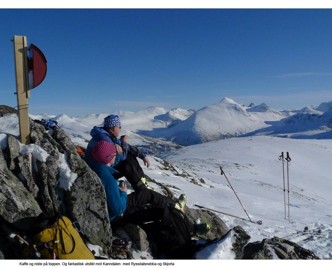 Frå toppen med kaffe og niste.jpg