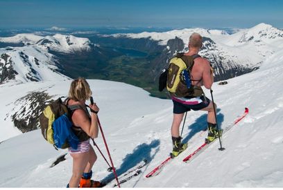 På toppen og utsikt ned mot Eresfjord