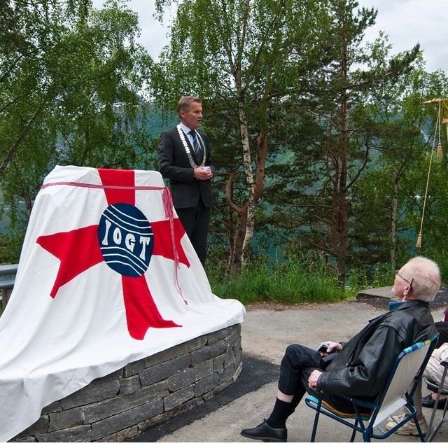 Like før avduking.