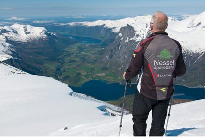 Eresfjord med Eikesdalsvatnet nærmast.